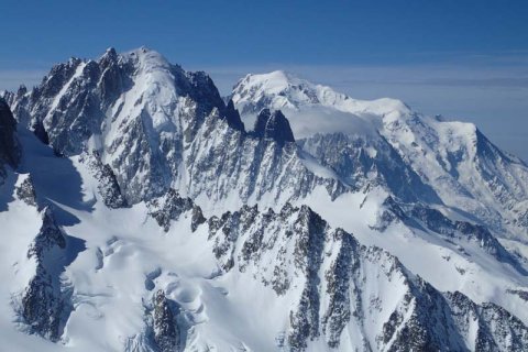 <p>De l'Aiguille Verte au Mont Blanc, depuis l'Aiguille du Tour.</p>