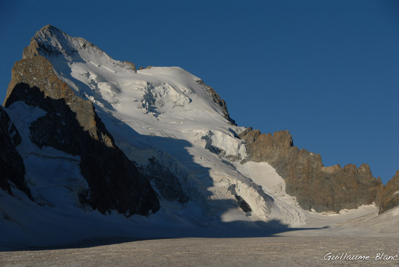 La Barre des Écrins, à l’occasion d’un bivouac sur le glacier Blanc fin août 2011.