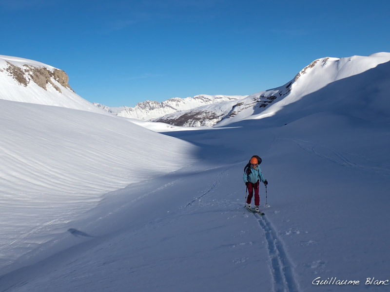 En remontant le vallon des Aiguilles.