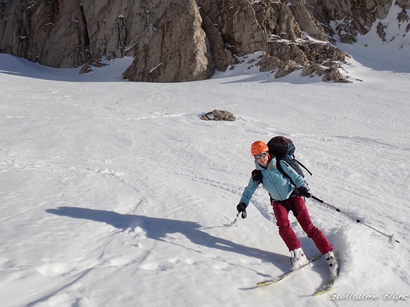 Gerbe d’écume dans le soleil couchant : mais avec le gros sac, il faut
néanmoins assurer les appuis !