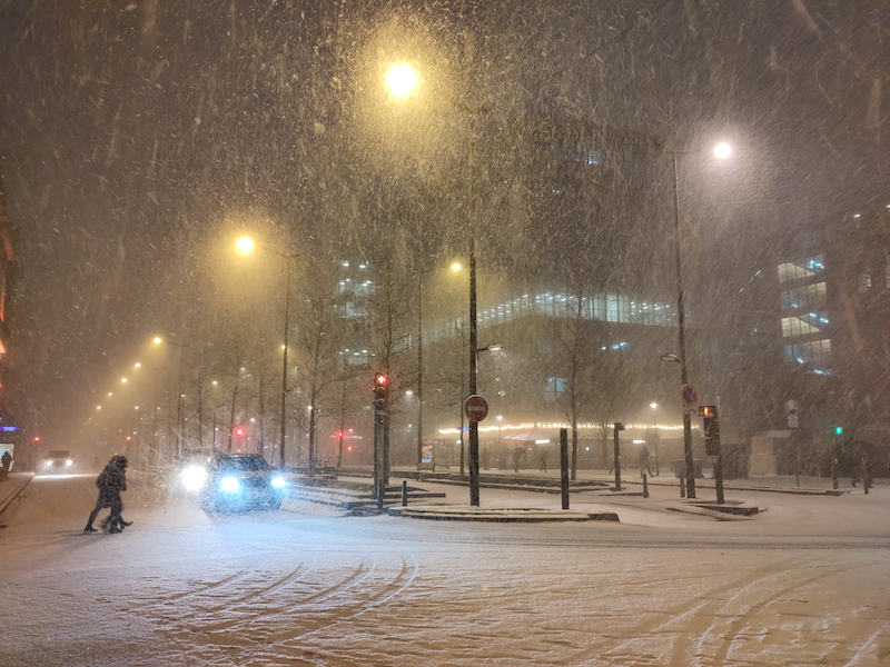 Mercredi 7 janvier 2026 à 8 h, en sortant de la station de RER
Bibliothèque François Mitterrand pour aller à mon cours de Master :
tempête de neige !