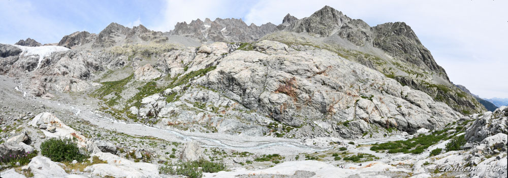 Entre la passerelle et le glacier en 2019.